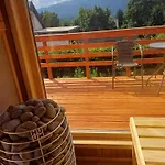 Sloneczne Chatki شاليه شكلارسكا بوريبا